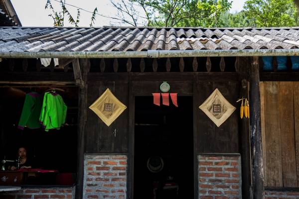 Một ngôi nhà có kiến trúc độc đáo ở Lao Chải. Ảnh: Buffalotours.com