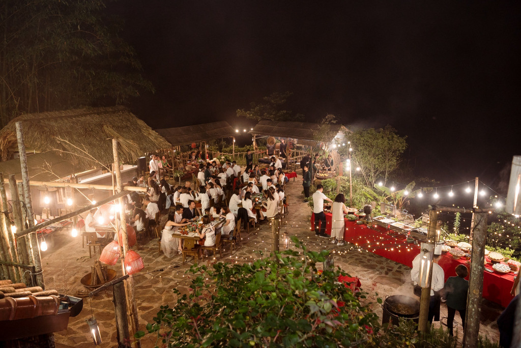 Phiên chợ ẩm thực nhỏ. Ảnh: sapajadehillresort.com