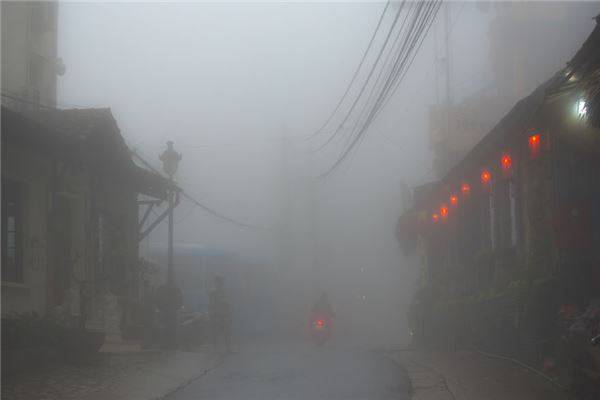 Thị trấn Sapa lẩn khuất trong màn sương mù mờ ảo