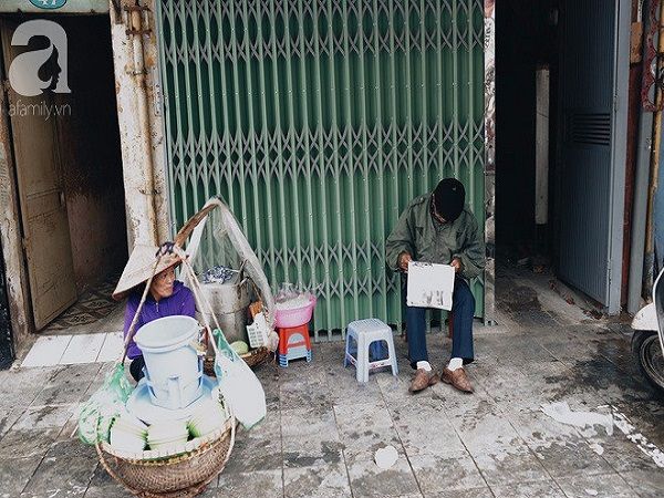 Những hàng ăn sáng ít người hơn hẳn.