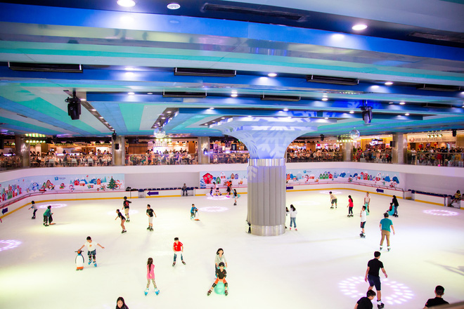 Sân- trượt -băng -Vincom- Ice -Rink-ivivu