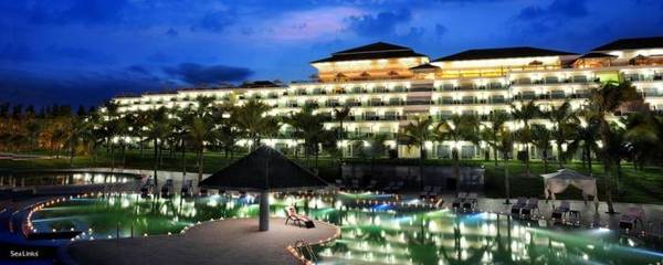 Swimming pool tại Sea Links Beach Villas Phan Thiết