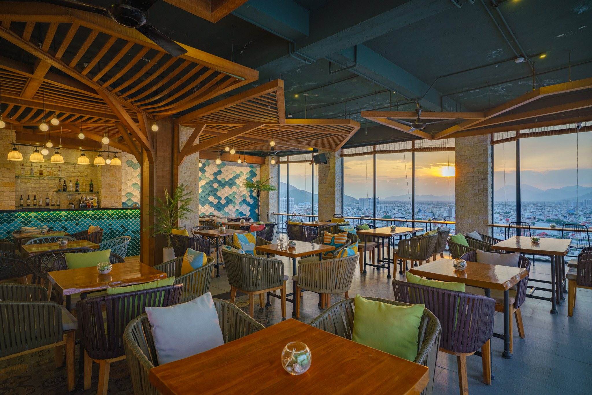 Thức uống hấp dẫn tại quầy bar Seaesta Nha Trang