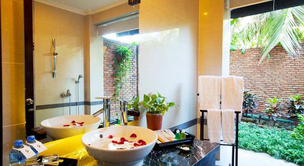 Phòng tắm gần gũi thiên nhiên tại Seahorse Resort Phan Thiết