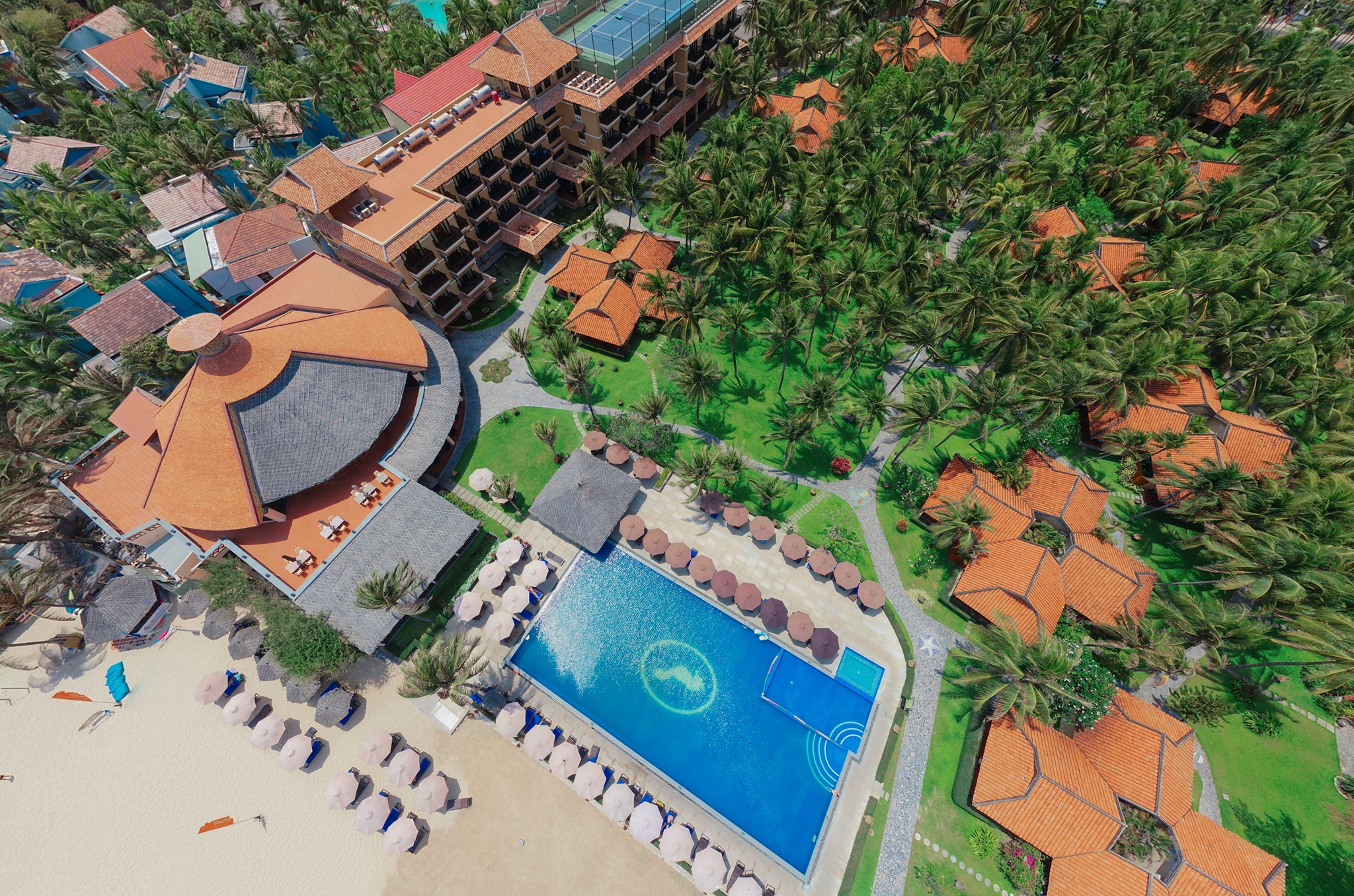 Toàn cảnh Seahorse Resort Mũi Né bên bãi biển