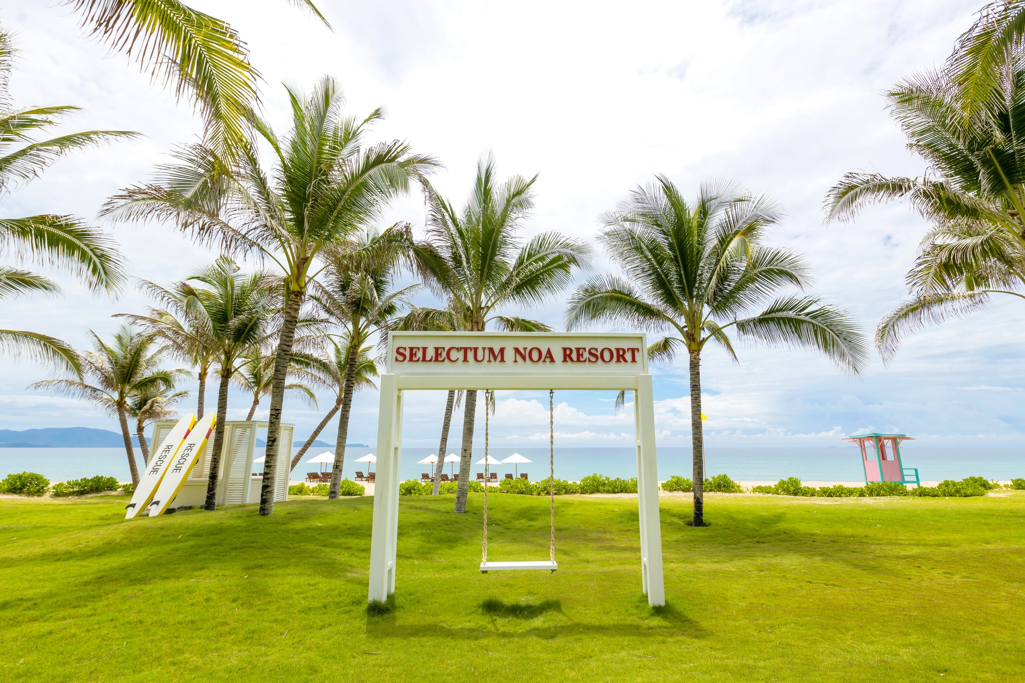 Khung cảnh lung linh về đêm của resort Selectum Noa Cam Ranh
