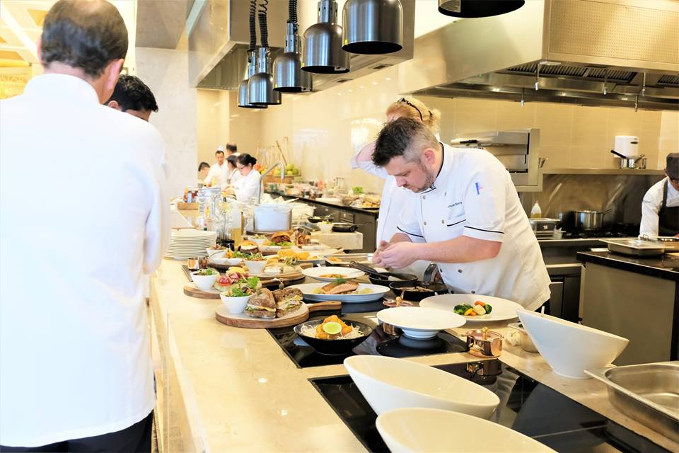 Hoạt động biển Sheraton Grand Đà Nẵng