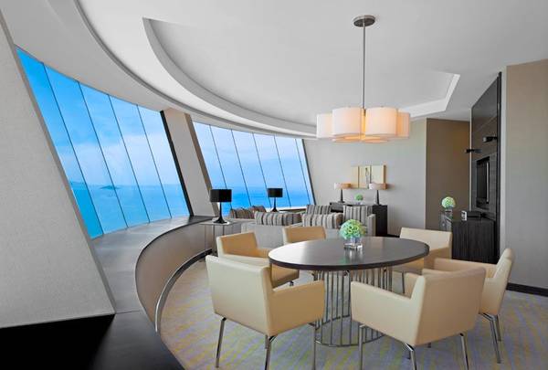 Hồ bơi vô cực tại Sheraton Nha Trang