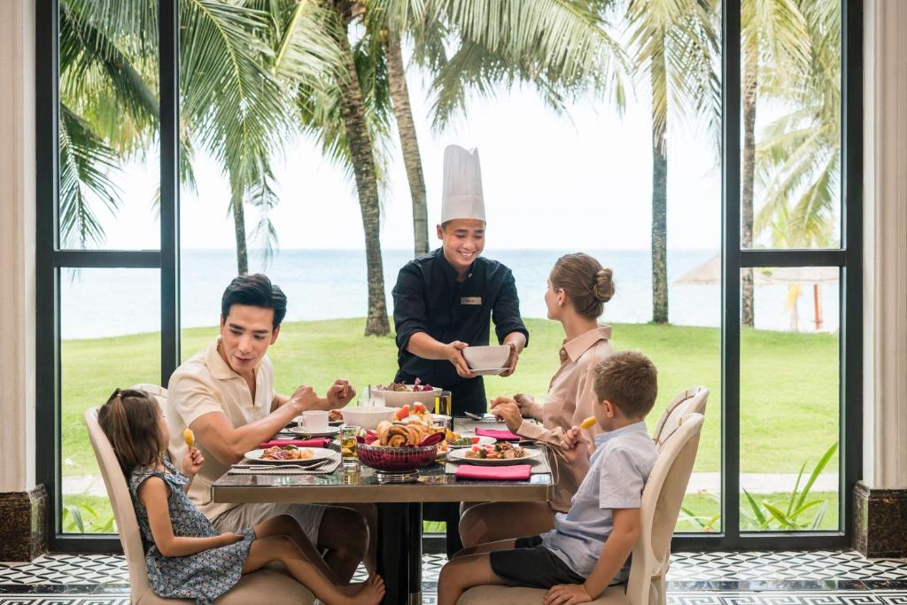 Thưởng thức ẩm thực đa dạng tại Sheraton Phú Quốc Long Beach Resort