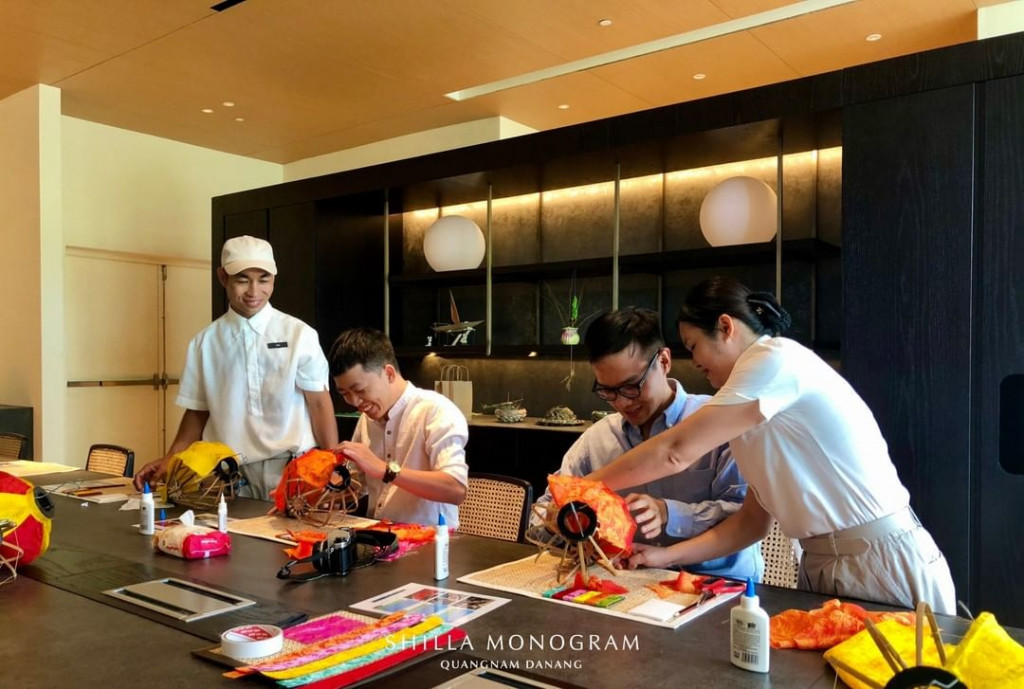 Hoạt động làm lồng đèn gần Shilla Monogram Đà Nẵng