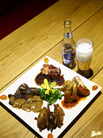 Thực đơn đa dạng tại Shooters Beer Garden
