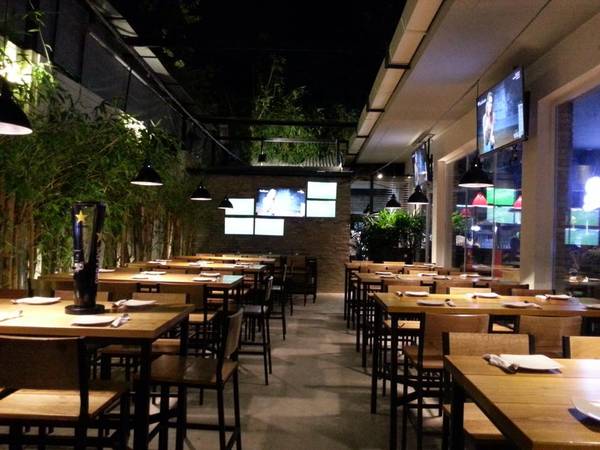 Shooters Beer Garden có nhiều không gian cho thực khách lựa chọn