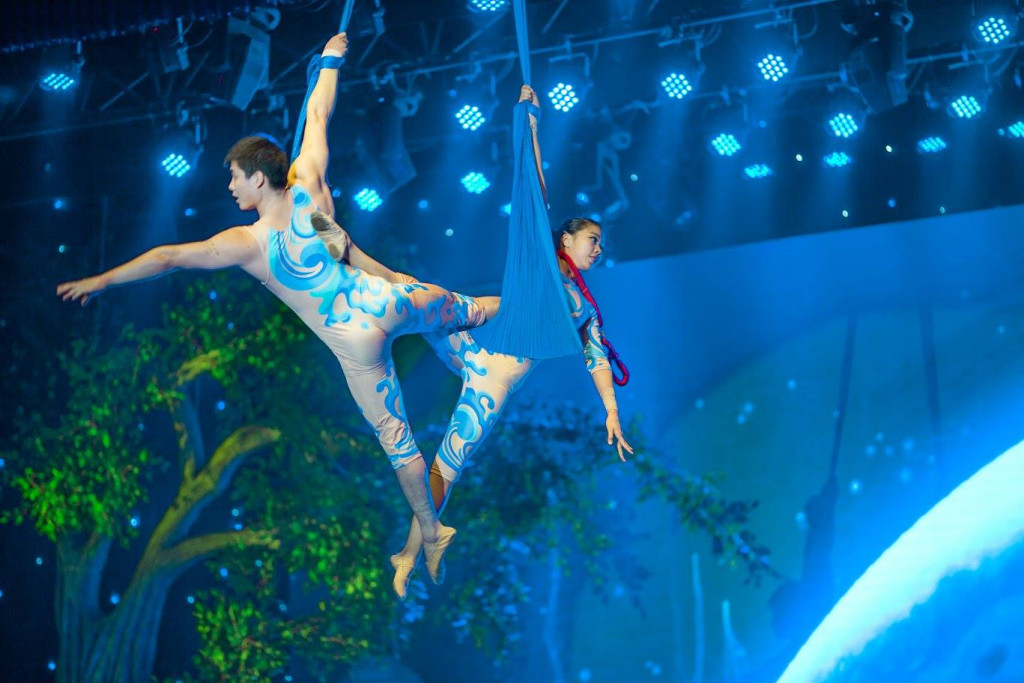 Con người và biển cả tại show Charming Đà Nẵng