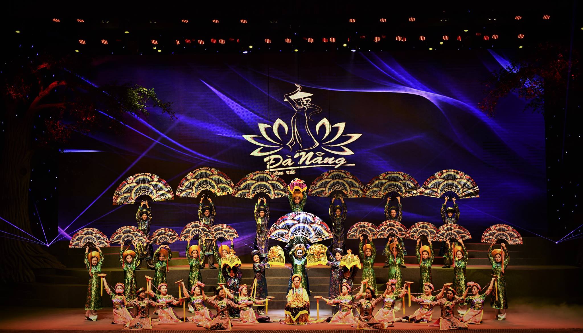 show-charming-da-nang-ivivu-2-1-1 Show Charming Đà Nẵng