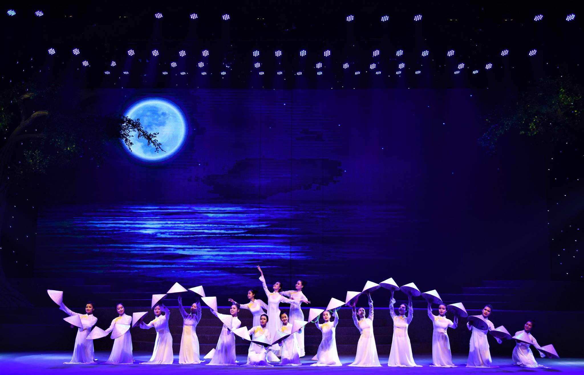 show-charming-da-nang-ivivu-8-1