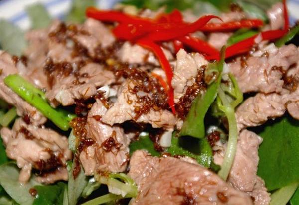 Kiến xào thịt bò món ngon Siem Reap độc đáo