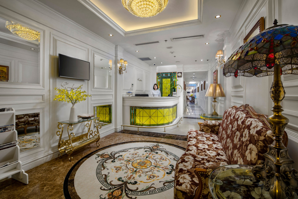 Thiết kế Pháp cổ điển Silk Path Boutique