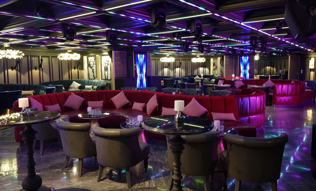 Sky 6 Lounge