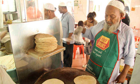 singapore-azmi-chapatis-008 10 thiên đường ăn uống giá rẻ ở Singapore