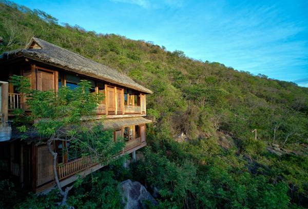 Thiết kế nội thất gỗ mộc mạc độc đáo tại Six Senses