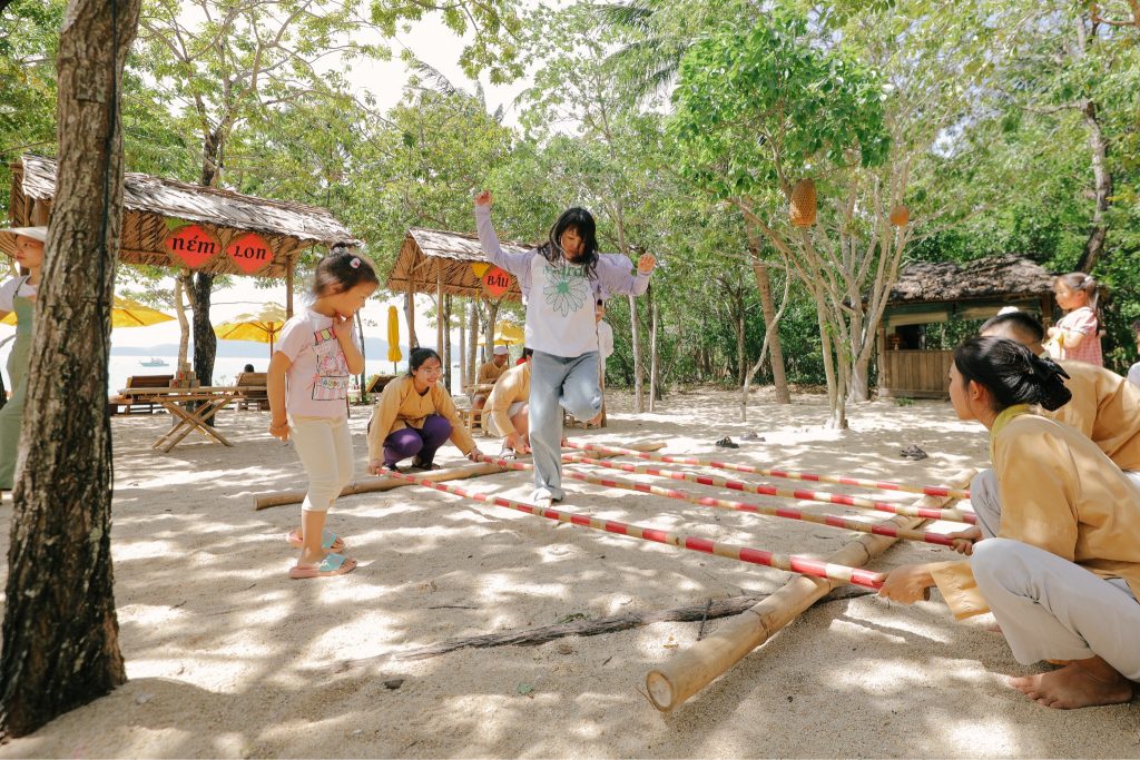 Các trò chơi dân gian ngày Tết dành cho trẻ nhỏ tại resort