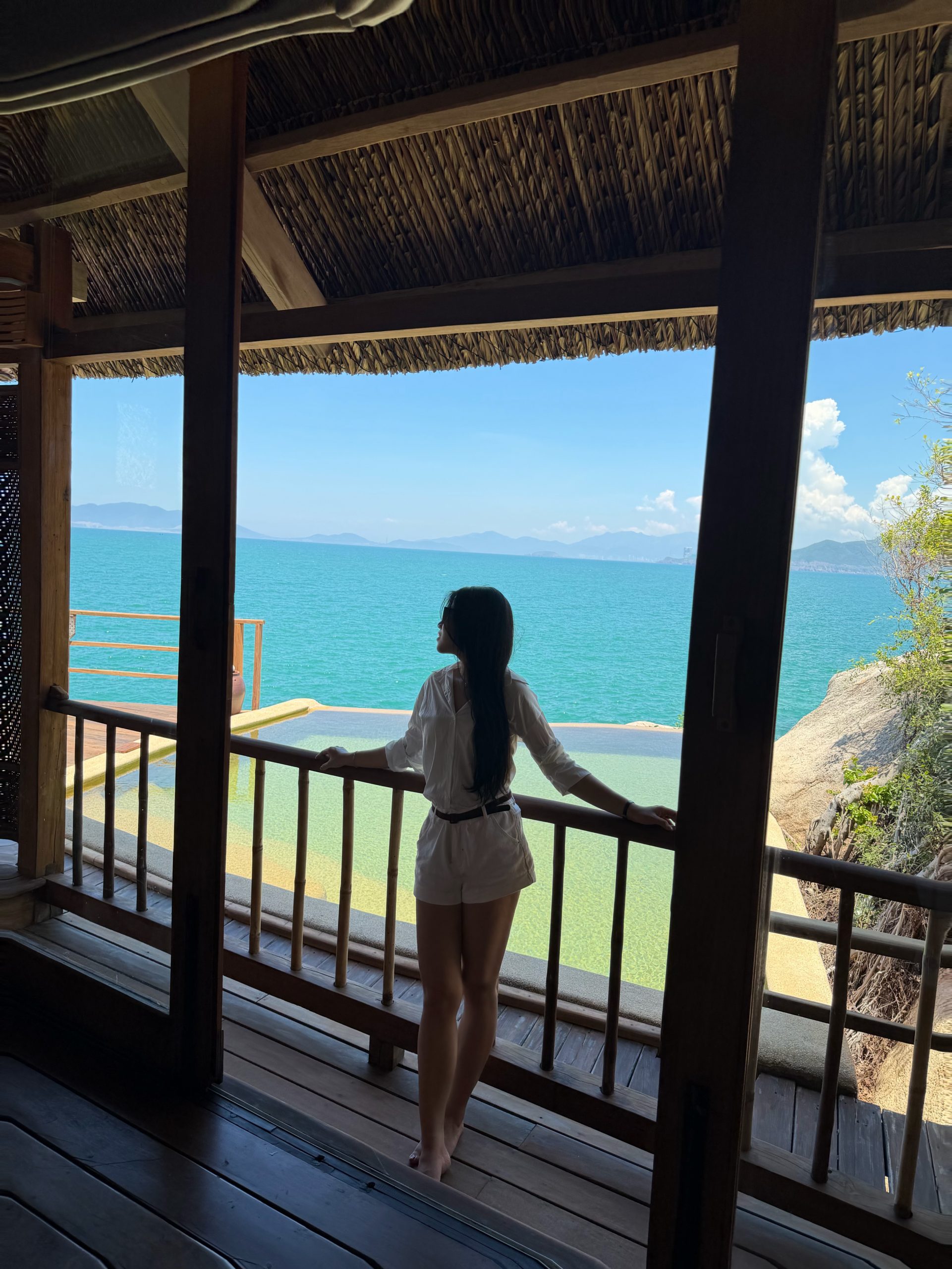 Nội thất gỗ mộc mạc bên trong villa Six Senses Ninh Vân Bay Nha Trang