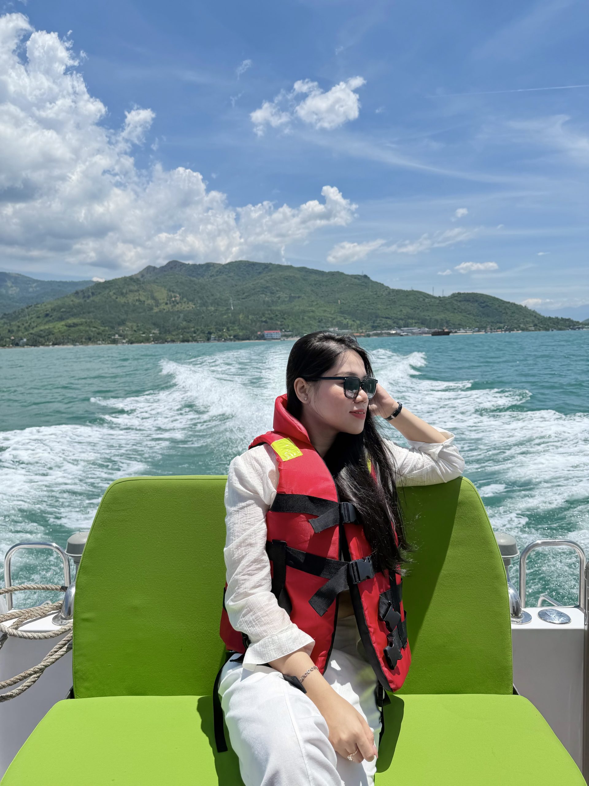 Di chuyển bằng cano đến Six Senses Ninh Vân Bay Nha Trang