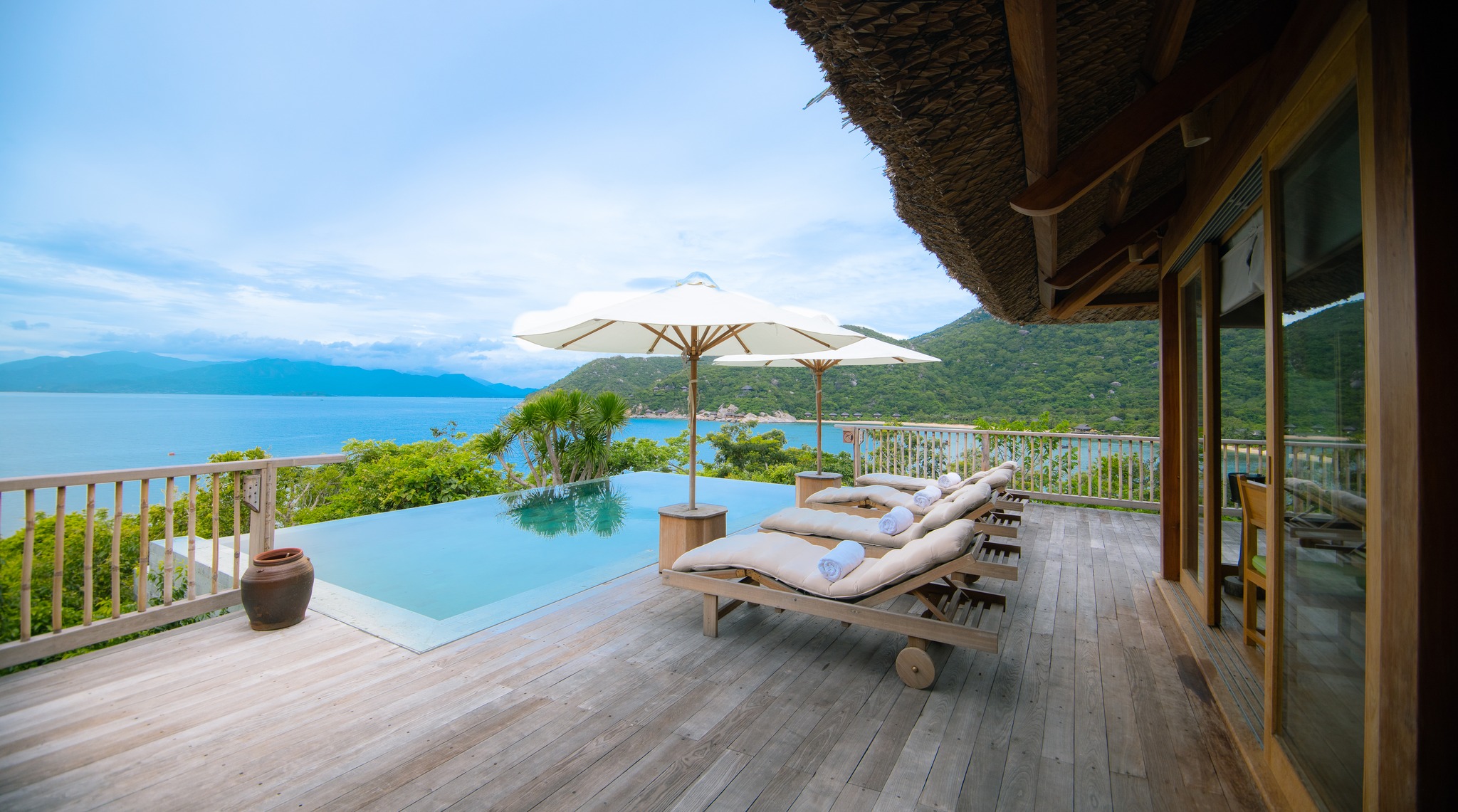 Hoàng hôn lãng mạn tại vịnh Ninh Vân Nha Trang