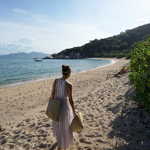 Bể bơi vô cực Six Senses Ninh Vân Bay nhìn ra biển xanh