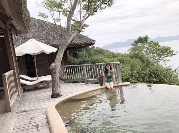 Kiến trúc mộc mạc bằng gỗ tự nhiên của resort