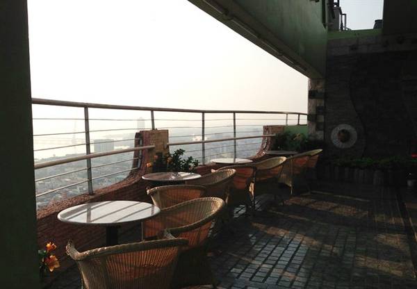 Quán cà phê Đà Nẵng Sky View Lounge ngắm eo biển