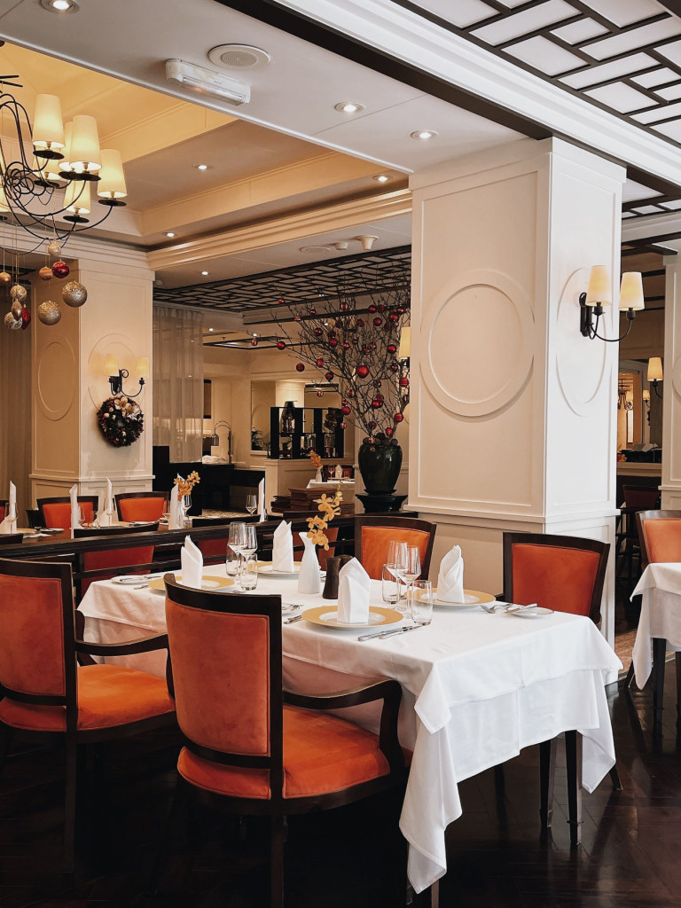 Quán cà phê La Terrasse mang phong cách Paris tại Sofitel Legend Metropole Hà Nội