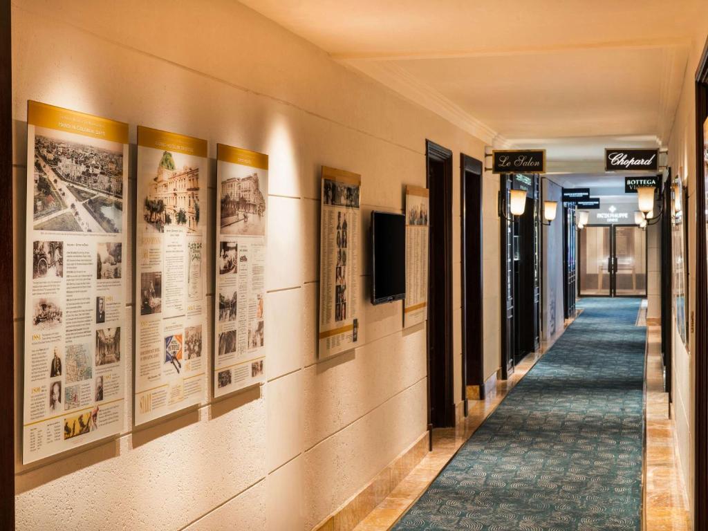 Hành lang cổ kính tại Sofitel Legend Metropole Hanoi