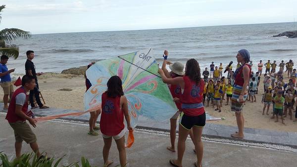 Các đội trình bày cánh diều trong chuyến du lịch Phan Thiết