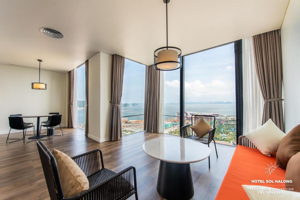 Khách sạn Soleil Hạ Long với tầm nhìn Vịnh Hạ Long