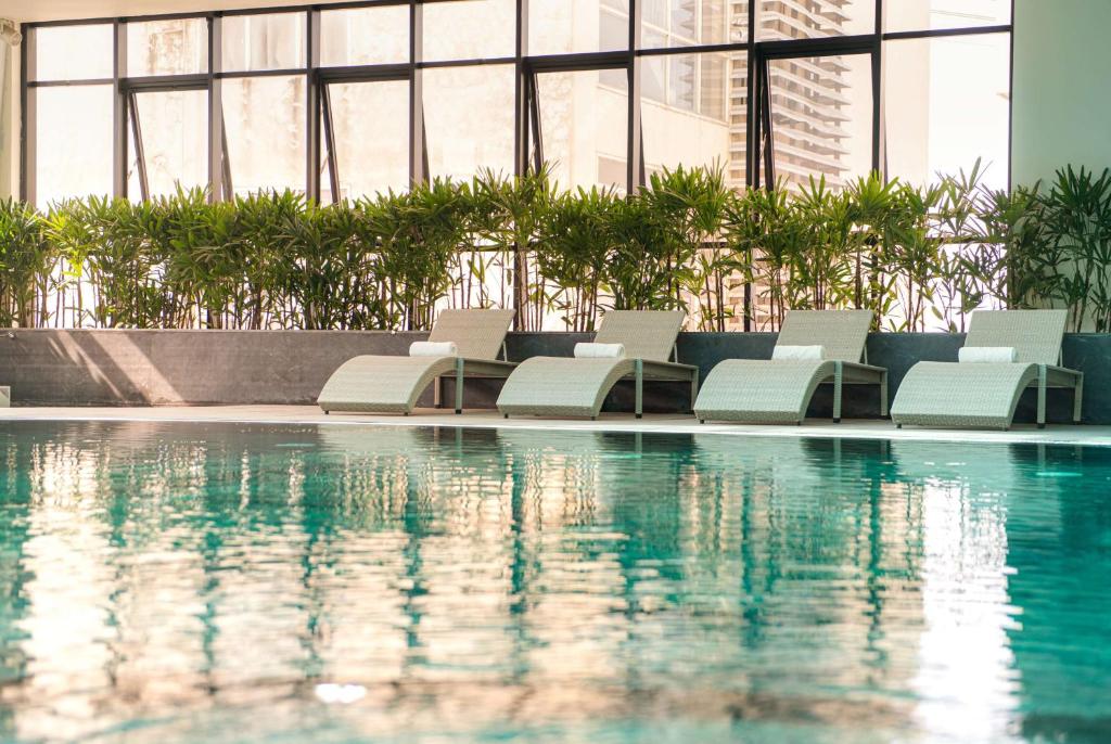 Hồ bơi trong nhà tại khách sạn Soleil Hạ Long