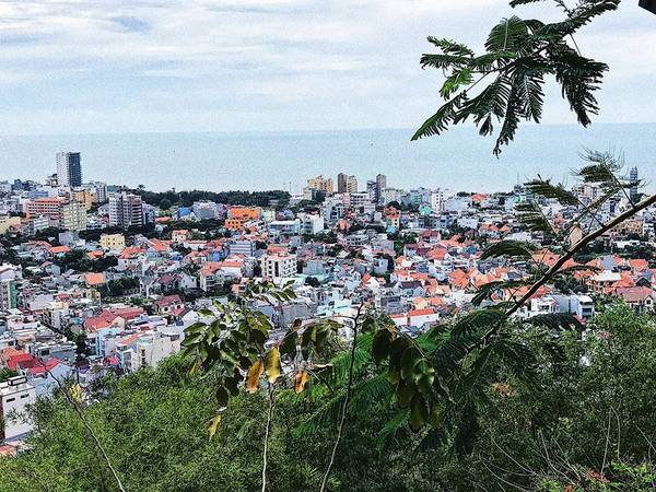 Nơi đây cho ta những góc nhìn khác nhau về phía biển. Một nơi tuyệt vời để bắt đầu một ngày mới.