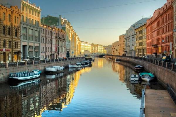 St Petersburg Nga cửa sổ hướng ra châu Âu