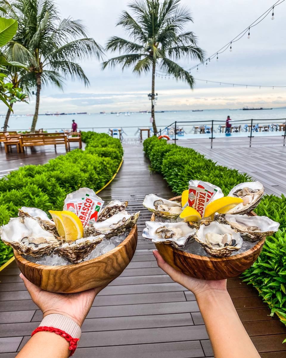 Không gian ngoài trời nhà hàng Singapore view đẹp