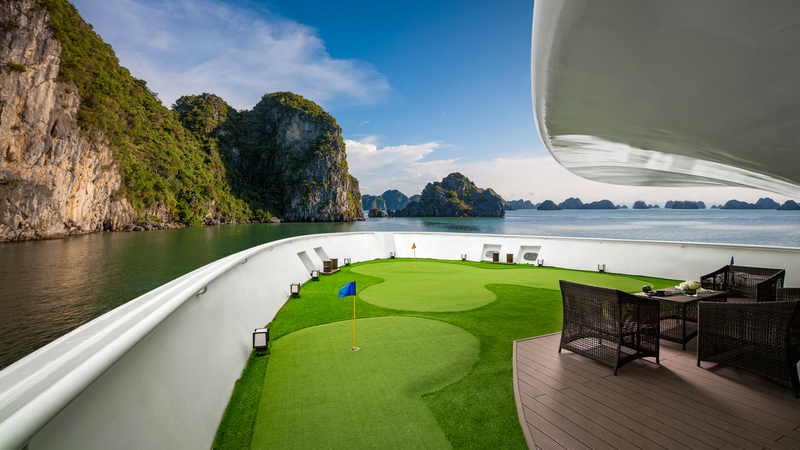 Sân golf du thuyền Stellar of The Seas