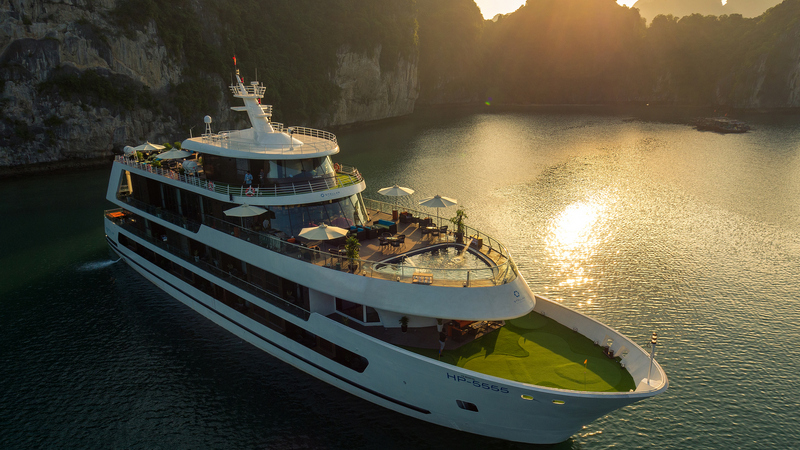 Du thuyền Stellar of The Seas Lan Hạ