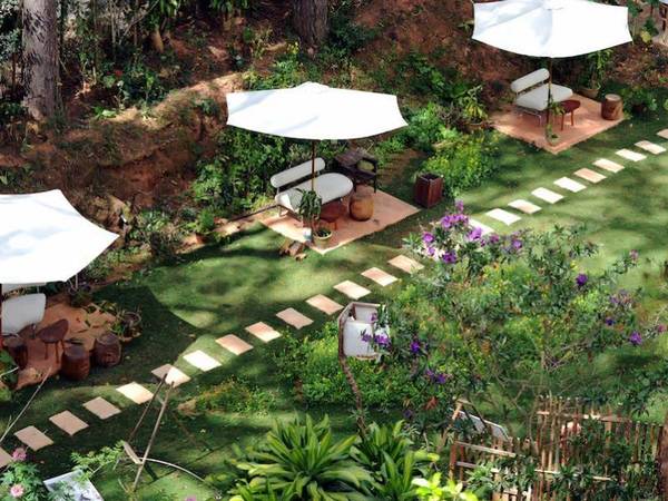 Khuôn viên xanh mát tại Stop And Go Hotel Đà Lạt giúp bạn tận hưởng không khí trong lành.