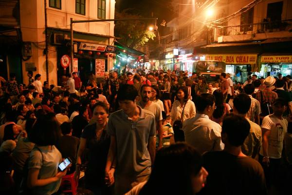 Trải nghiệm nhộn nhịp tại phố Tây Hà Nội nằm trong lòng phố cổ