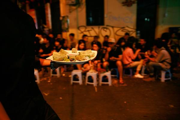 Khám phá văn hóa ẩm thực đêm tại khu phố cổ Hà Nội
