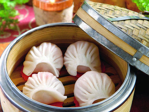 Dim sum Trung Quốc theo tiếng Trung có nghĩa là trung tâm của trái tim, món ăn nổi tiếng với hình bánh nhỏ xinh