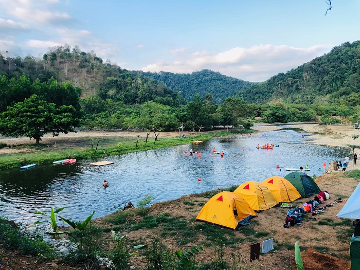 Hoạt động cắm trại dã ngoại bên bờ Suối Tiên Nha Trang