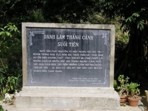 Cận cảnh dòng nước mát lạnh của Suối Tiên Nha Trang