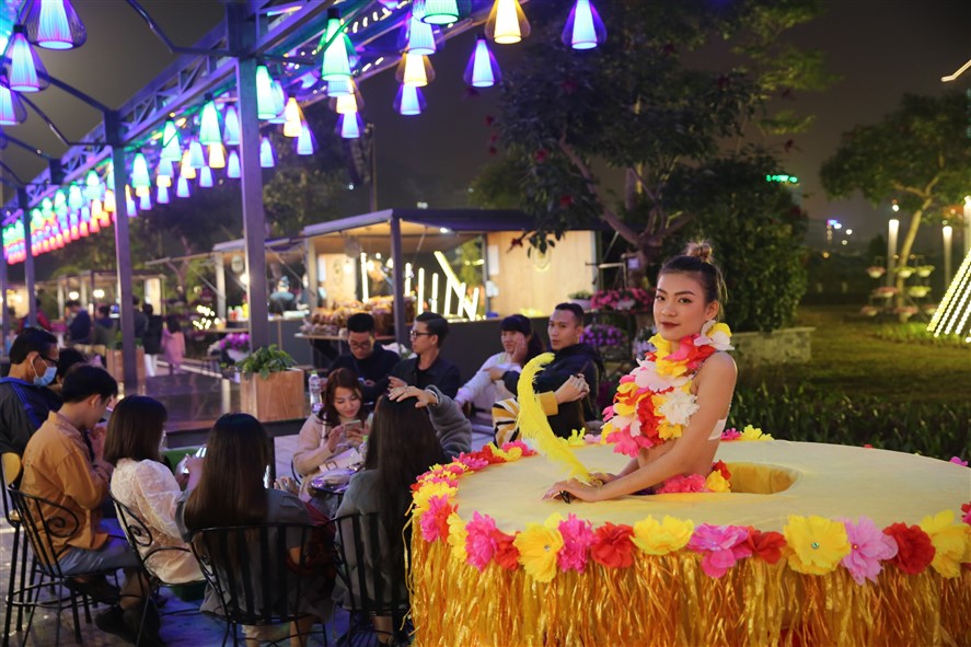 Khu ẩm thực tại Quảng trường Sun Carnival