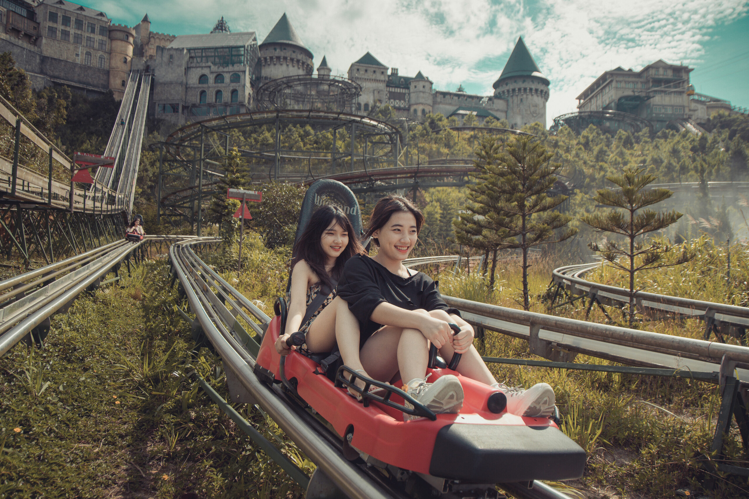 Chi tiết máng trượt tốc độ Sun World Bà Nà Hills Chi tiết máng trượt tốc độ Sun World Bà Nà Hills