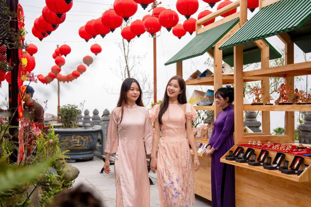 Trải nghiệm xin chữ ông đồ đầu năm tại Sun World Bà Nà Hills